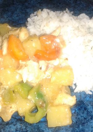 A picture of Sweet & Sour Chicken w/Rice.