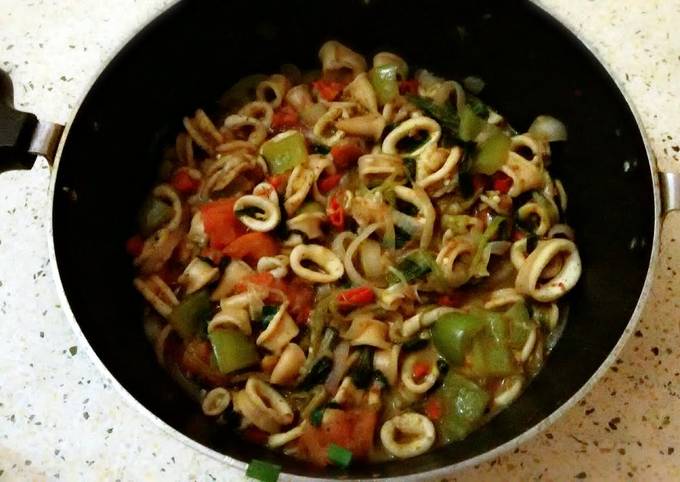 Calamari rings in mushroom&veggies