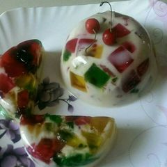 A picture of Broken Glass Jelly Pudding.