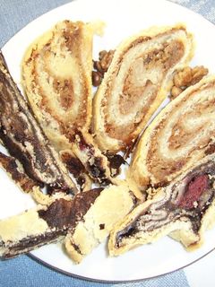 Linzertekercs zserbós, és kakaós töltelékkel recept fotója
