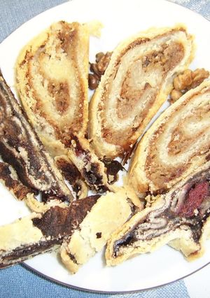 Linzertekercs zserbós, és kakaós töltelékkel recept fotója
