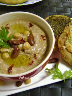 A picture of Rajma & Kabuli Chana Hummus.