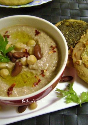 A picture of Rajma & Kabuli Chana Hummus.