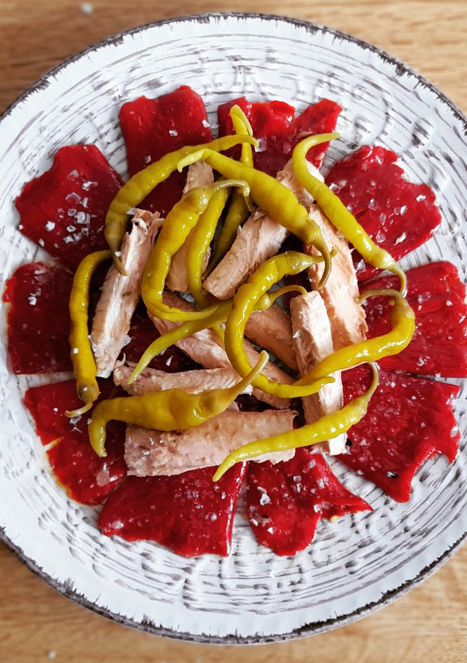 Una foto de Pimiento del piquillo, melva y piparras