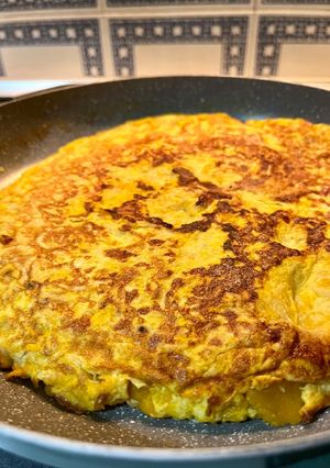 A picture of Noodle Frittata with Pumpkin 🍜🎃🥚.