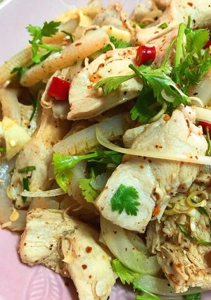 รูปของ ยำไก่สมุนไพร ไม่อ้วน!