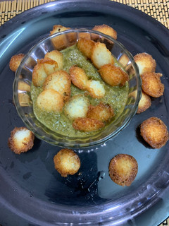 A picture of Fried idli in Palak gravy.