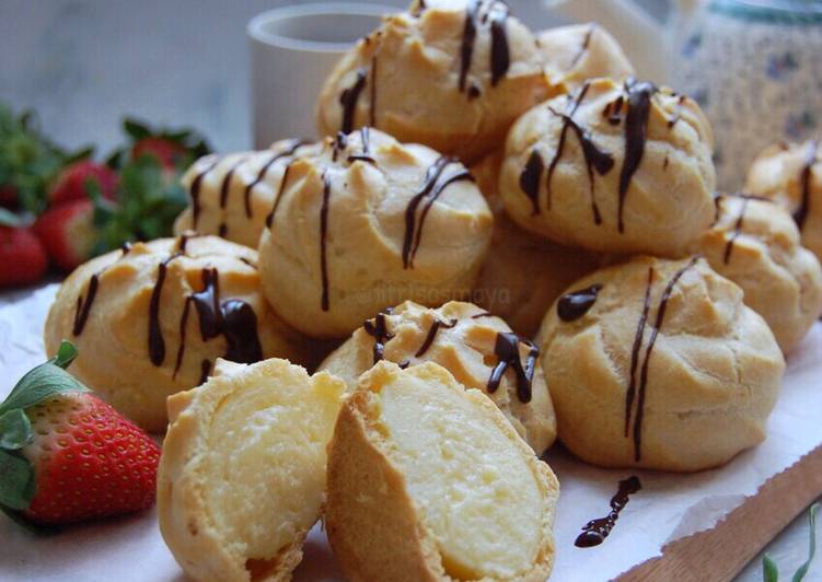Choux Pastry vla Vanilla Dengan Topping Coklat