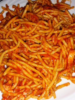 Una foto de Espaguetis con bacon