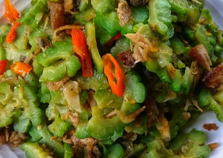 Tumis pare ikan tongkol suir