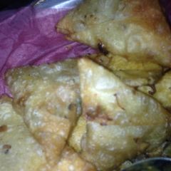 A picture of Chicken samosa.
