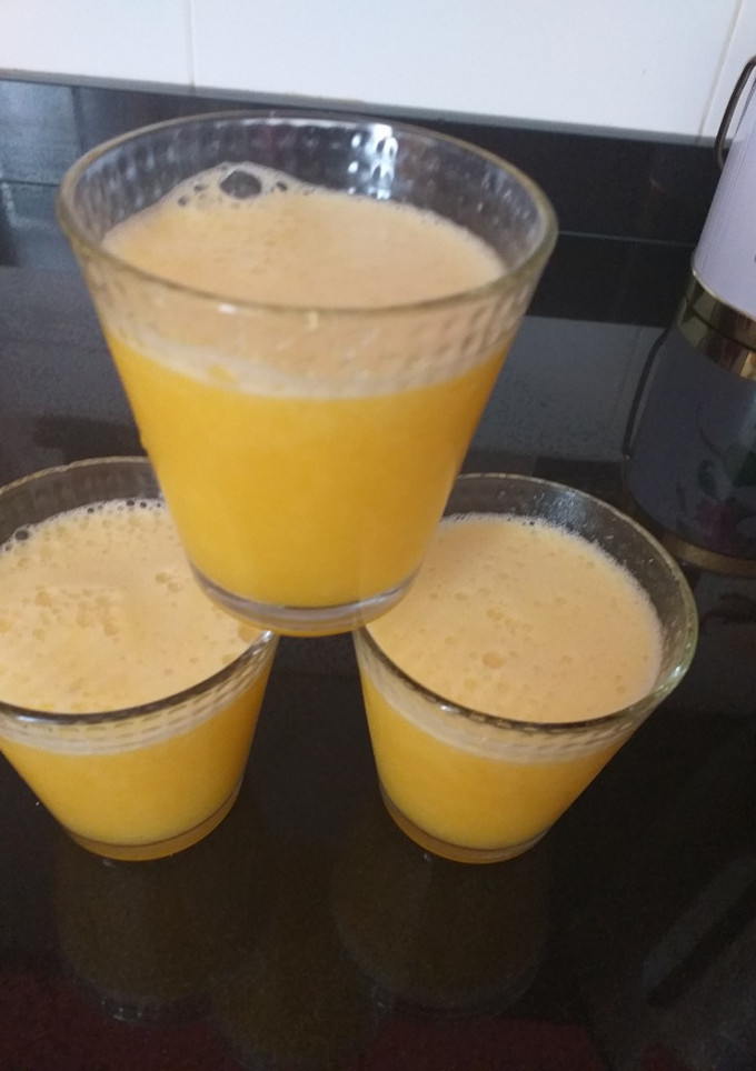 Una foto de Batido de naranja y pepinos