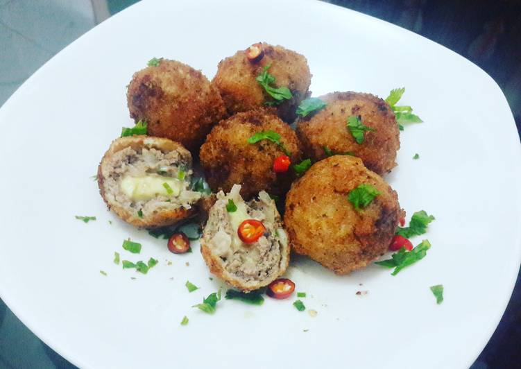 Bola daging isi keju