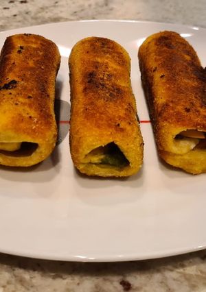 Una foto de Canutillos de pan de molde rebozados