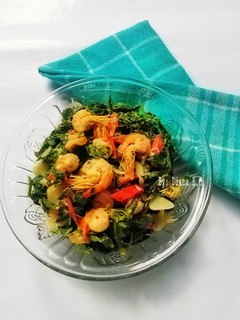 Foto resep Tumis Daun Singkong dengan Udang & Daun Jeruk
