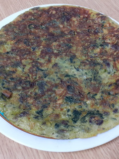 Una foto de Tortilla de acelga y cebolla
