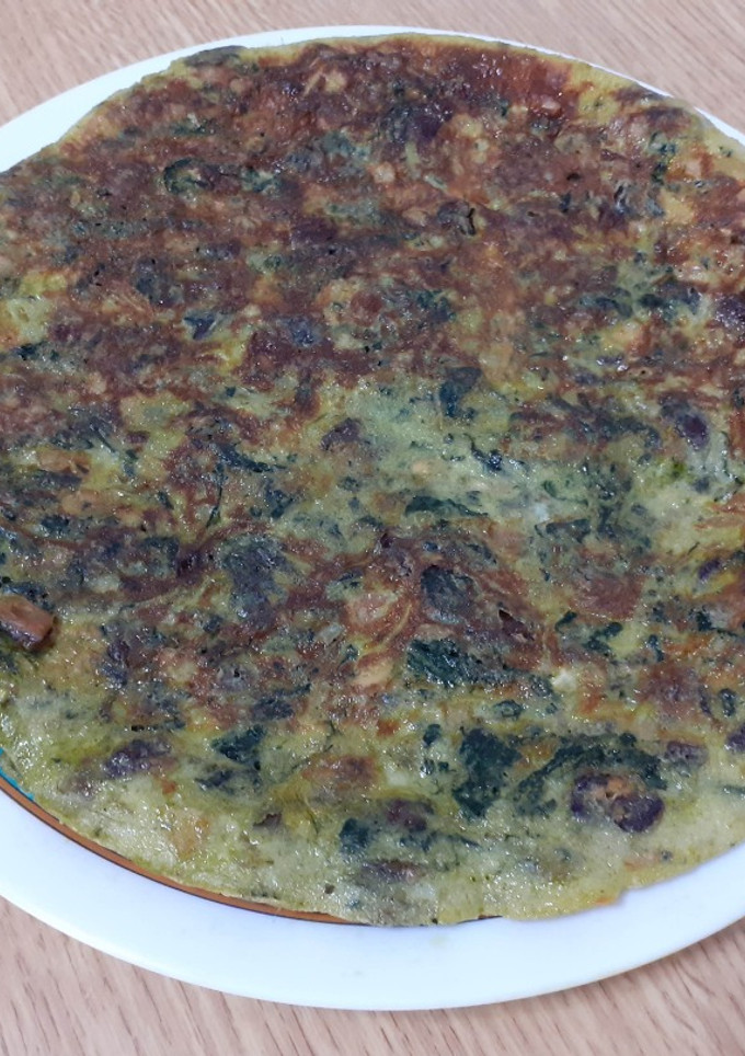 Una foto de Tortilla de acelga y cebolla