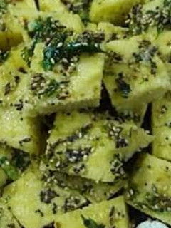 ઇન્સ્ટન્ટ ખમણ ઢોકળા (Instant Khaman Dhokla Recipe In Gujarati) રેસીપી મુખ્ય ફોટો