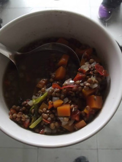 Una foto de Lentejas rancheras mexicanas a lo pobres para cuaresma, ahora veganas