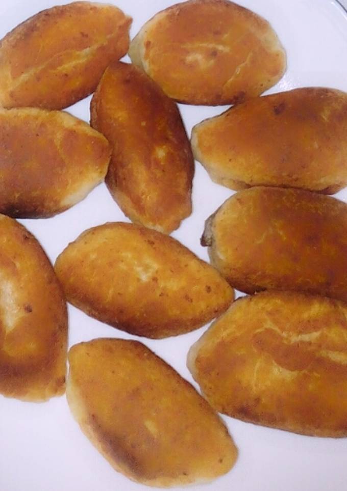 Пиріжки, як пух з картоплею, цибулею та кропом