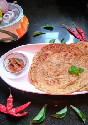 A picture of Achari laccha paratha.