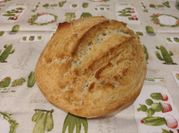 Una foto di pane con farina di semola e lievito madre