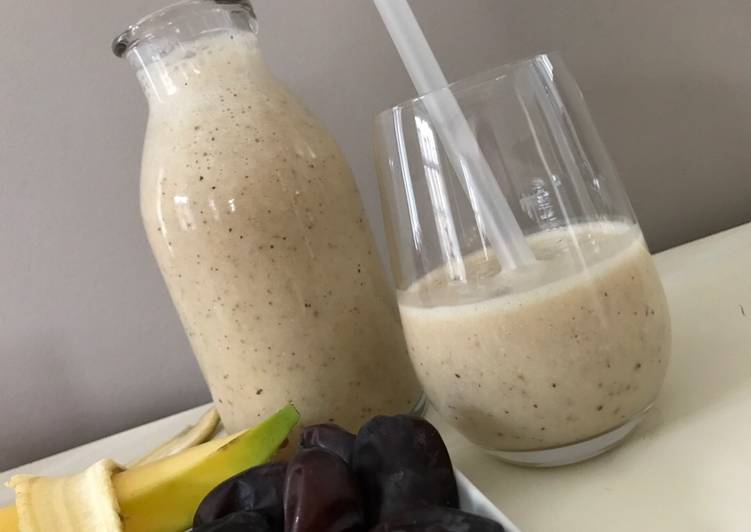 Banansmoothie med cashews og dadler - Rimmers Køkken