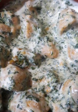 Una foto de Ñoquis o malfattis integrales de zapallo con salsa de espinaca
