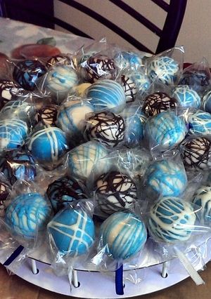 A picture of Vanilla Cake Pops!.