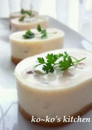 A picture of No-bake Cheesecake with Fruit and a Hint of Rum.