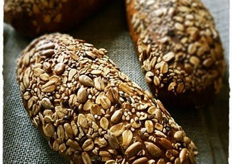 How to Make Appetizing Rye Bread with Dates and Seeds