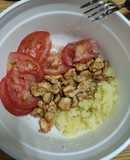 Ensalada de pechuga de pollo con patatas y tomate