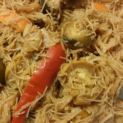 A picture of Tami's Brown rice noodles with stir fried vegetables.