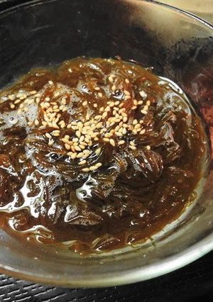 A picture of Vinegary Mozuku Seaweed for Hot Summer Days.