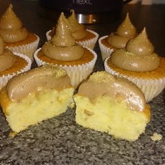A picture of Vanilla & chocolate cupcakes.