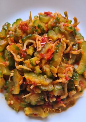 A picture of Stir-fry Bittergourd w Salted fish.