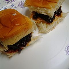 A picture of P&J slider.