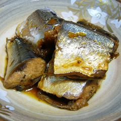A picture of Pacific Saury (or Sardines) Cooked in a Pressure Cooker.