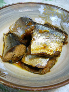 A picture of Pacific Saury (or Sardines) Cooked in a Pressure Cooker.