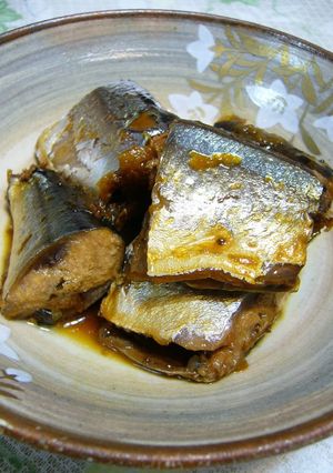A picture of Pacific Saury (or Sardines) Cooked in a Pressure Cooker.