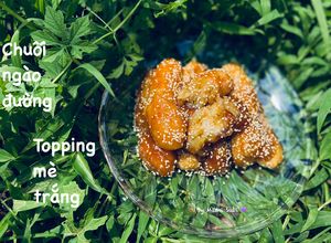 Hình của món Chuối ngào đường topping mè trắng.