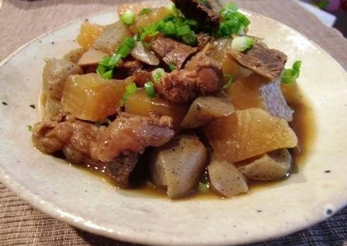 Meltingly Tender Beef Tendons and Daikon Radish