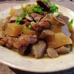 A picture of Meltingly Tender Beef Tendons and Daikon Radish.