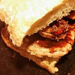 A picture of Iz's Rodeo Burger.