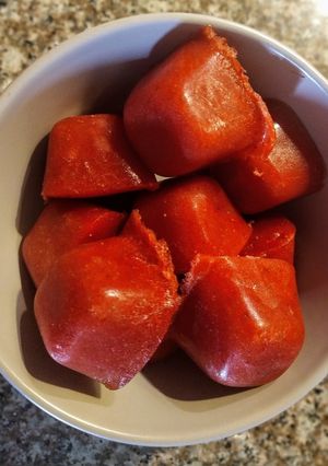 Una foto de Cubitos de pulpa de frutilla