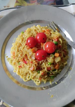 A picture of Maggi with veggies.