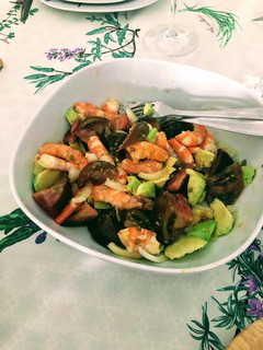 Una foto de Ensalada con langostinos