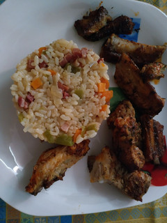 Una foto de Risotto de jamón sin nata y costillas picantes