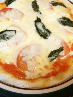 A picture of Delicious Basic Pizza Margherita.