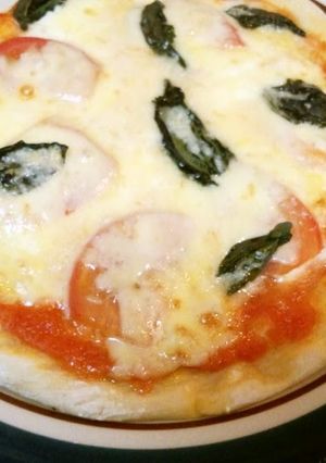 A picture of Delicious Basic Pizza Margherita.